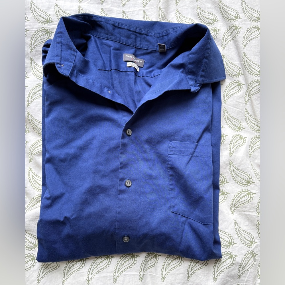 Van Heusen (Flex) Men's Navy Blue Long-Sleeve Button-Down Dress Shirt